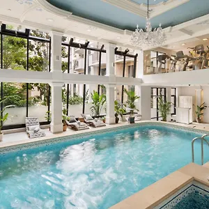 queens-court-hotel-residence.inbudapesthotels.com/
